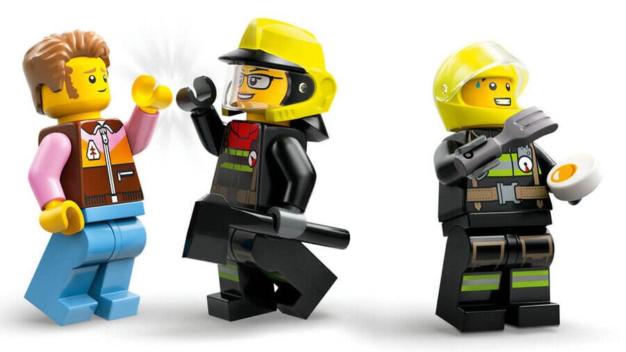 Lego 4x4 Kurtarma Botlu İtfaiye Kamyonu 