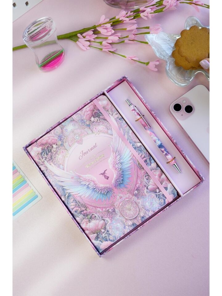 Victorias Journals Kutulu Set Sert Kapak Defter A5 100  Gr Ivory, Çizgili. Lastikli Ve Metal Gövdeli Tükenmez Kalem