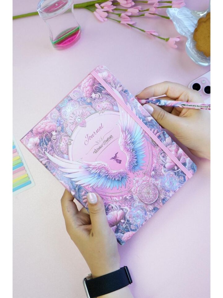 Victorias Journals Kutulu Set Sert Kapak Defter A5 100  Gr Ivory, Çizgili. Lastikli Ve Metal Gövdeli Tükenmez Kalem