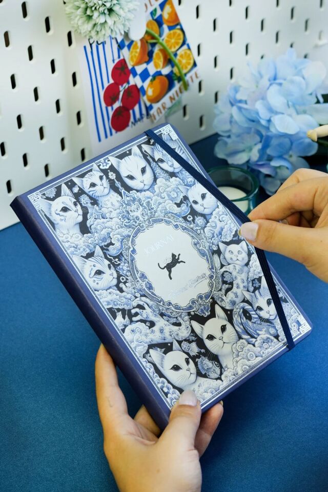 Victorias Journals Kutulu Set Sert Kapak Defter A5 100 Gr Ivory, Çizgili. Lastikli Ve Metal Gövdeli Tükenmez Kalem