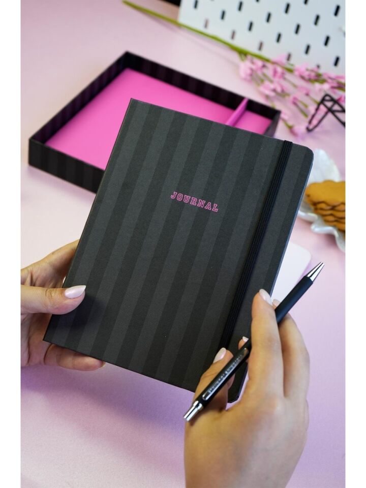 Victorias Journals Kutulu Set Sert Kapak Defter A5 100  Gr Ivory, Çizgili. Lastikli Ve Metal Gövdeli Tükenmez Kalem