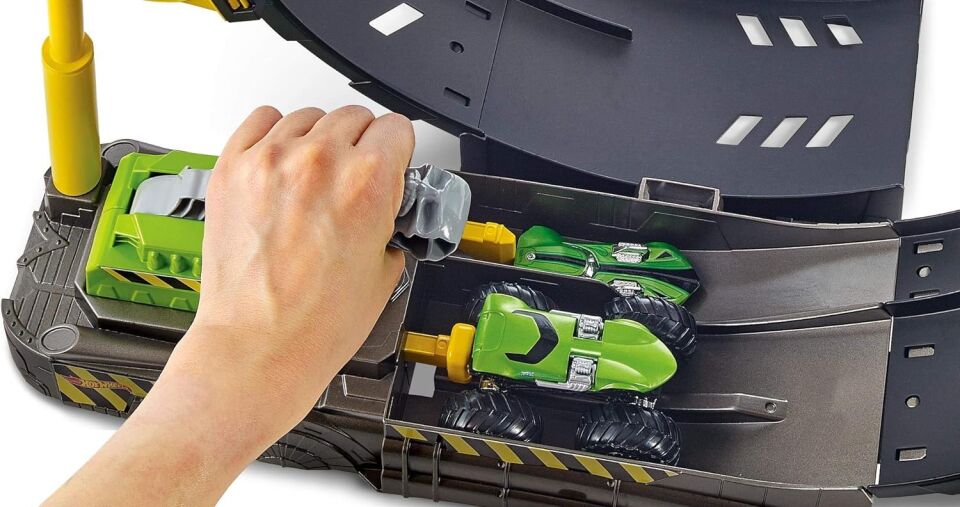 Mtl Hw Monster Trucks Efsane Çemb.Aks.Oy.Set