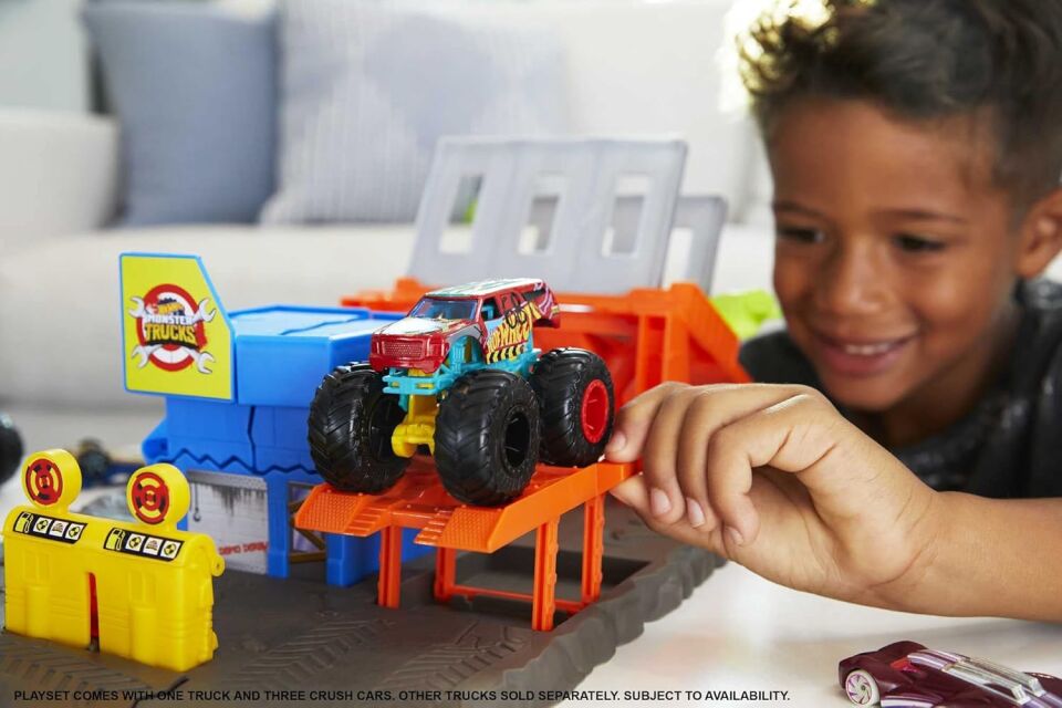 Hot Wheels Monster Trucks Patlama İstasyonu Oyun Seti  