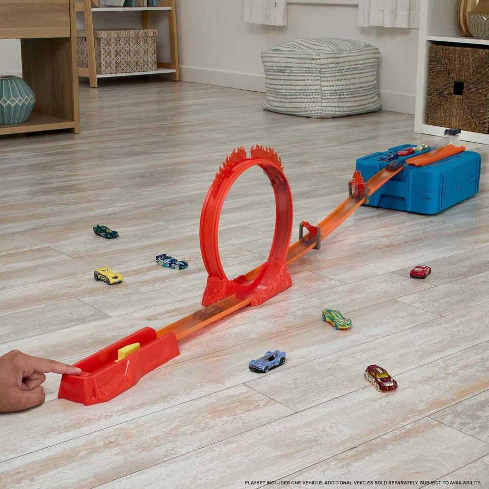 Hot Wheels Track Buılder Alev Temalı Akrobasi Seti