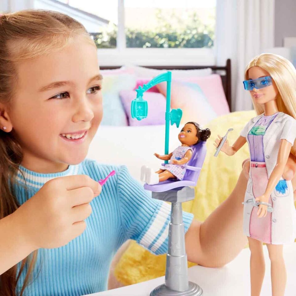 Barbie Bakım Temalı Kariyer Oyun Setleri