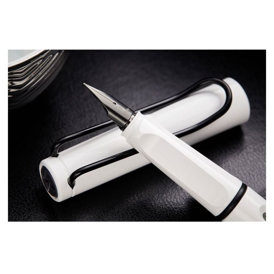 Lamy Safari Dolma Kalem Siyah Renk Klips M Uç Beyaz