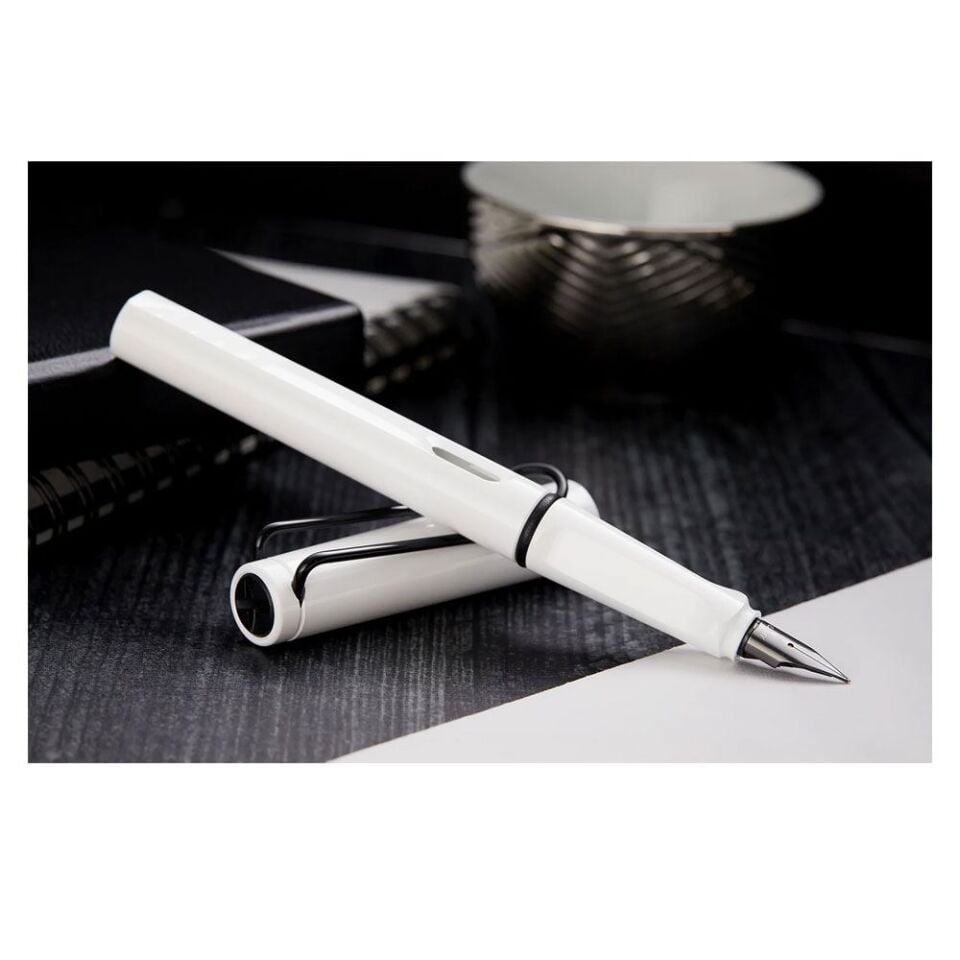 Lamy Safari Dolma Kalem Siyah Renk Klips M Uç Beyaz
