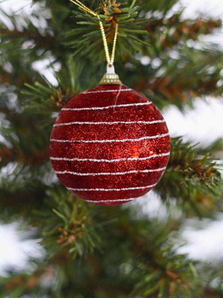 Astaş Strafor Kirmizi Beyaz Cizgili Top 6 Cm 6 Li