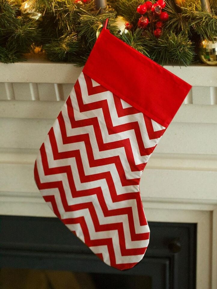 Astaş Zigzag Desenli Yılbaşı Çorabı 18x35 Cm