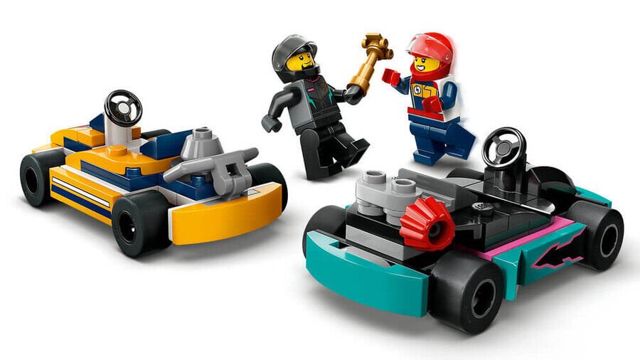 Lego Go-Kartlar Ve Yarış Sürücüleri 